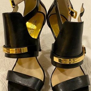 MICHAEL KORS SHOES SIZE 9